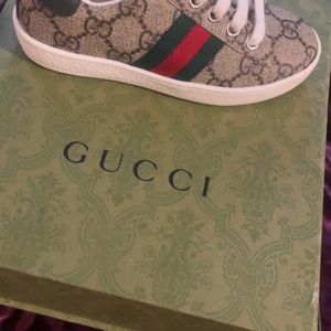 Gucci kids hat and Gucci shoes size 10c paid $650 for both will let go for $500